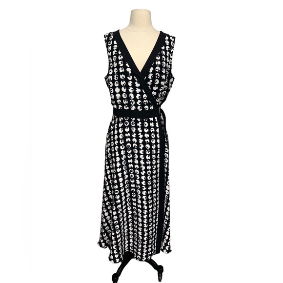 Joseph Ribkoff Dresses & Skirts - Joseph Ribkoff Black And White Floral Polka Dot Sleeveless V Neck Wrap Dress